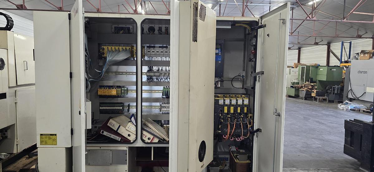 D'occasion GRINDING MACHINE STUDER S32