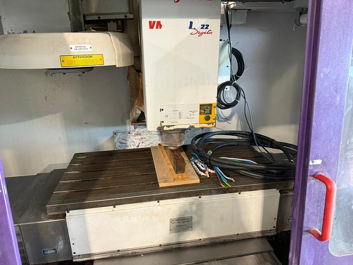 Used 2000 BRIDGEPORT VMC 1000-22