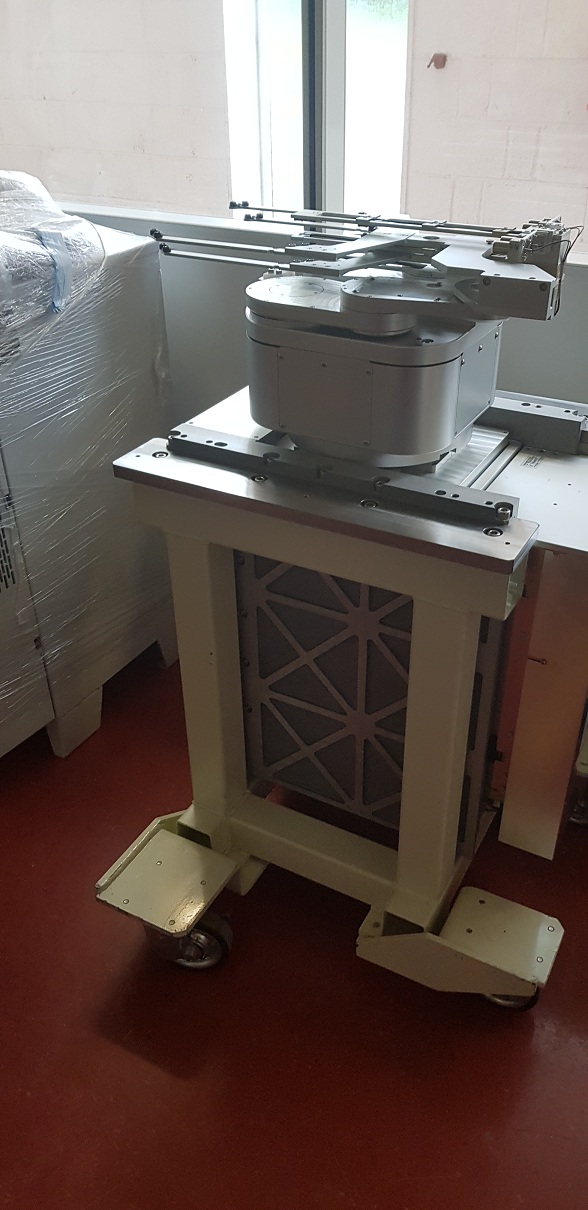 Used Kawasaki TS220-D511S Robot