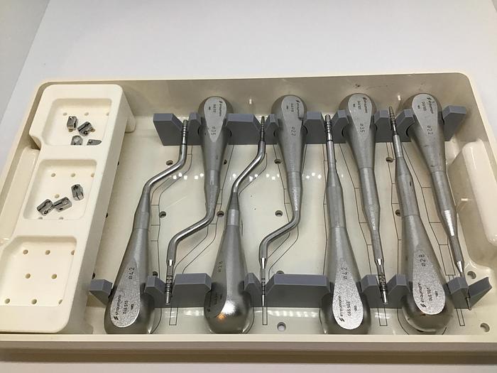 Used Straumann Osteotome instrument kit for bone condensation in case 040.500