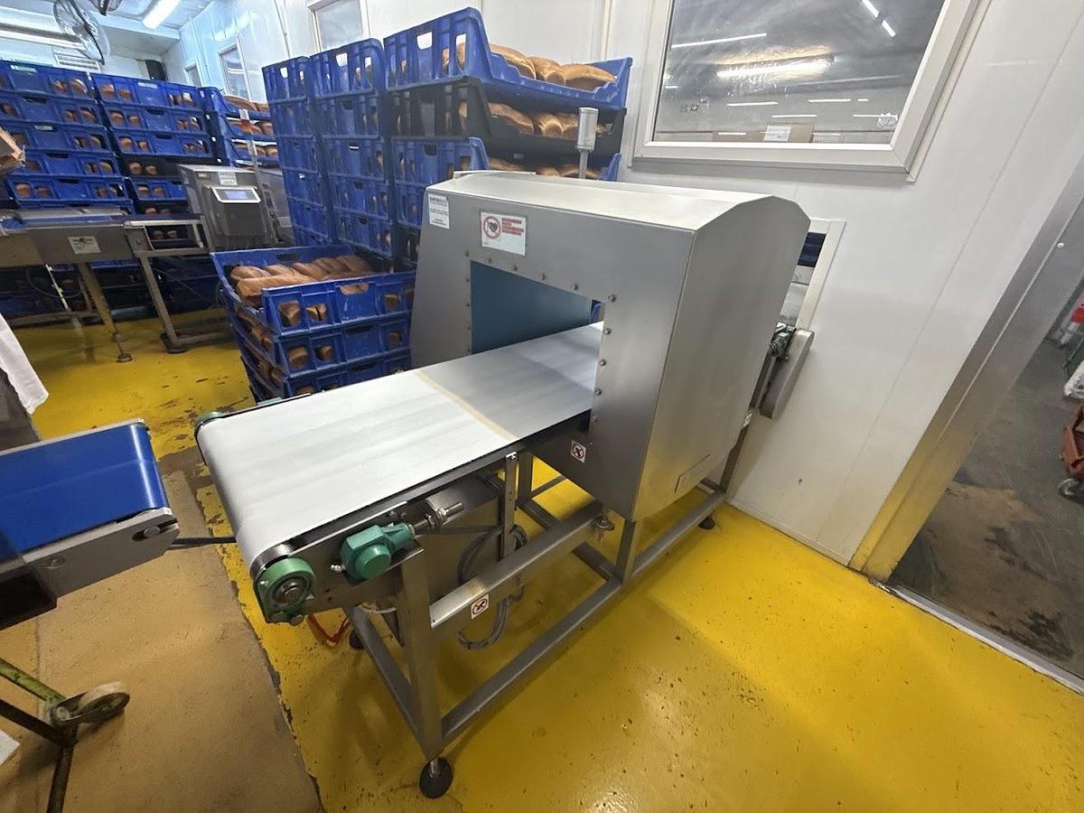 Used LOMA METAL DETECTOR