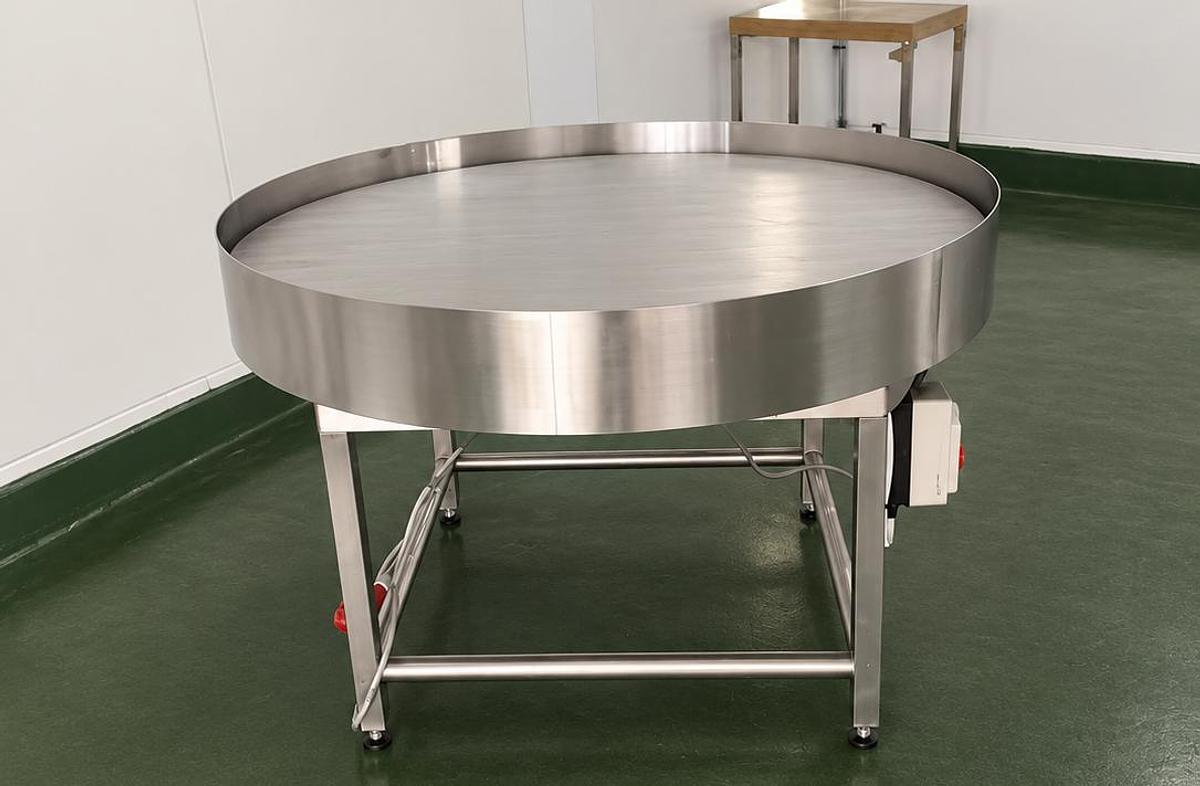 Very good used LAZY SUE TURN TABLES