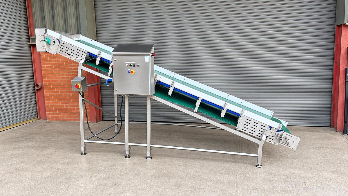 Very good used INCLINED CONVEYOR