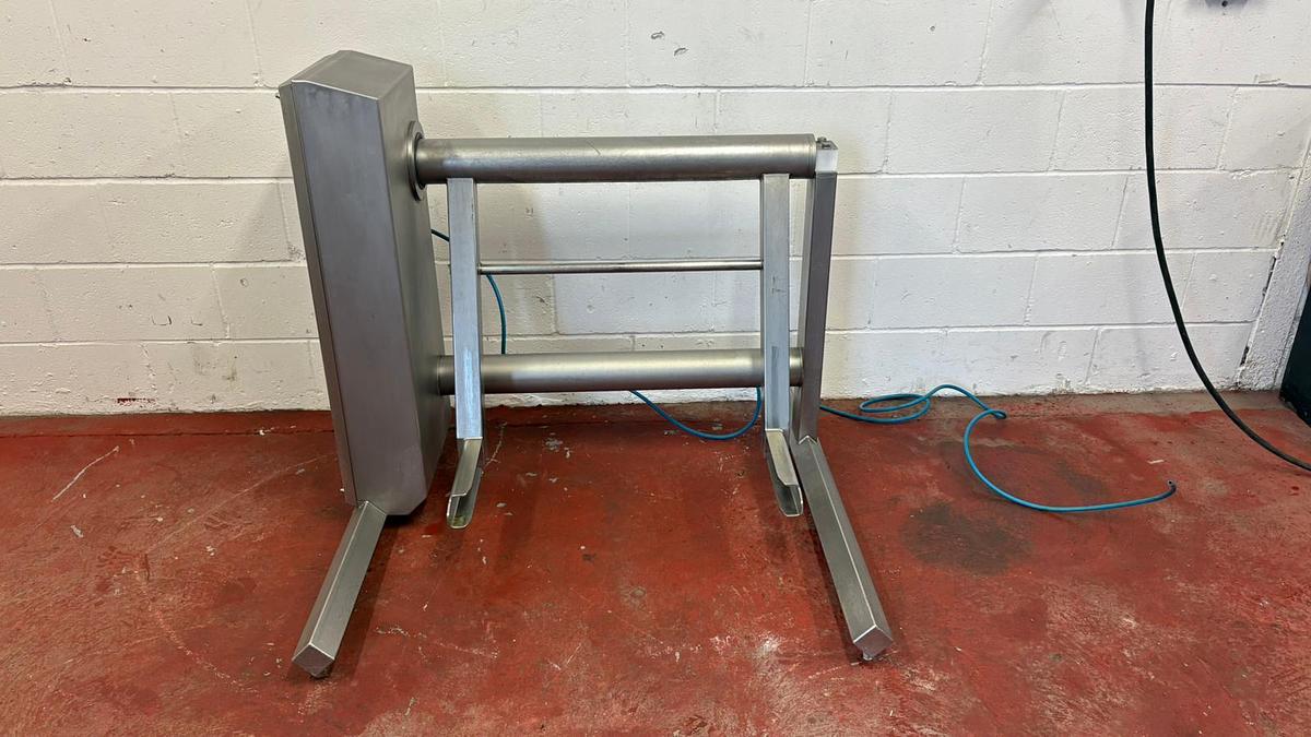 Very good used TOTE BIN WASHER/LIFTER