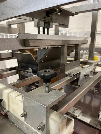 Very good used FREEMANTLE BOX ERRECTOR AND 3 FLAP CLOSER