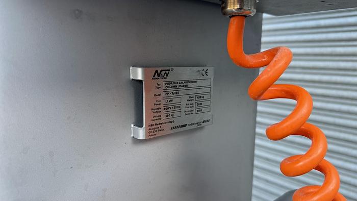 As new ORBMIX MOBILE TOTE BIN HOIST