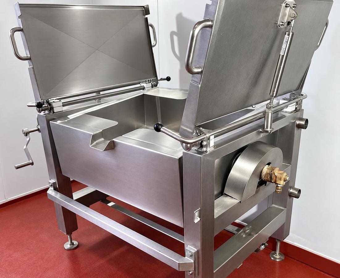 Very good used BRAT PAN - 200 LITRE