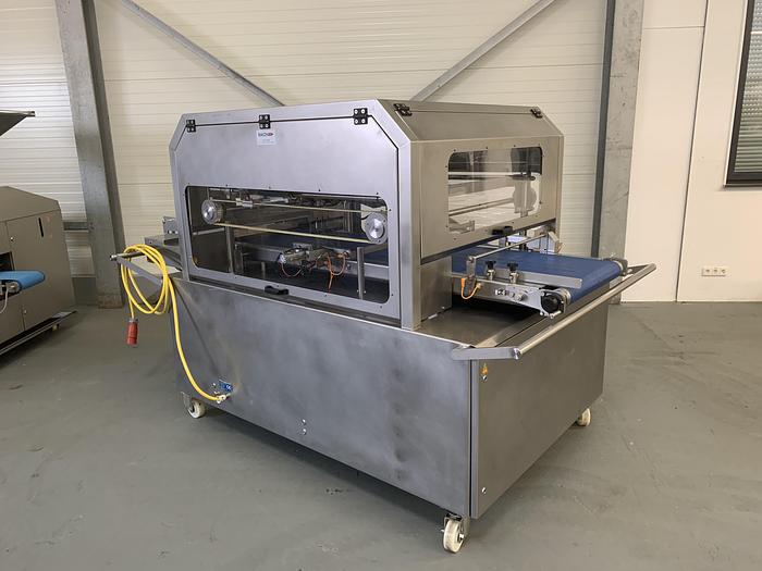 Very good used BAKON CAKE CUTTER