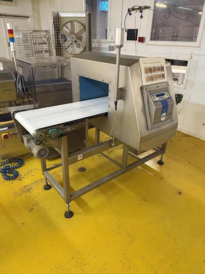 Used LOMA METAL DETECTOR