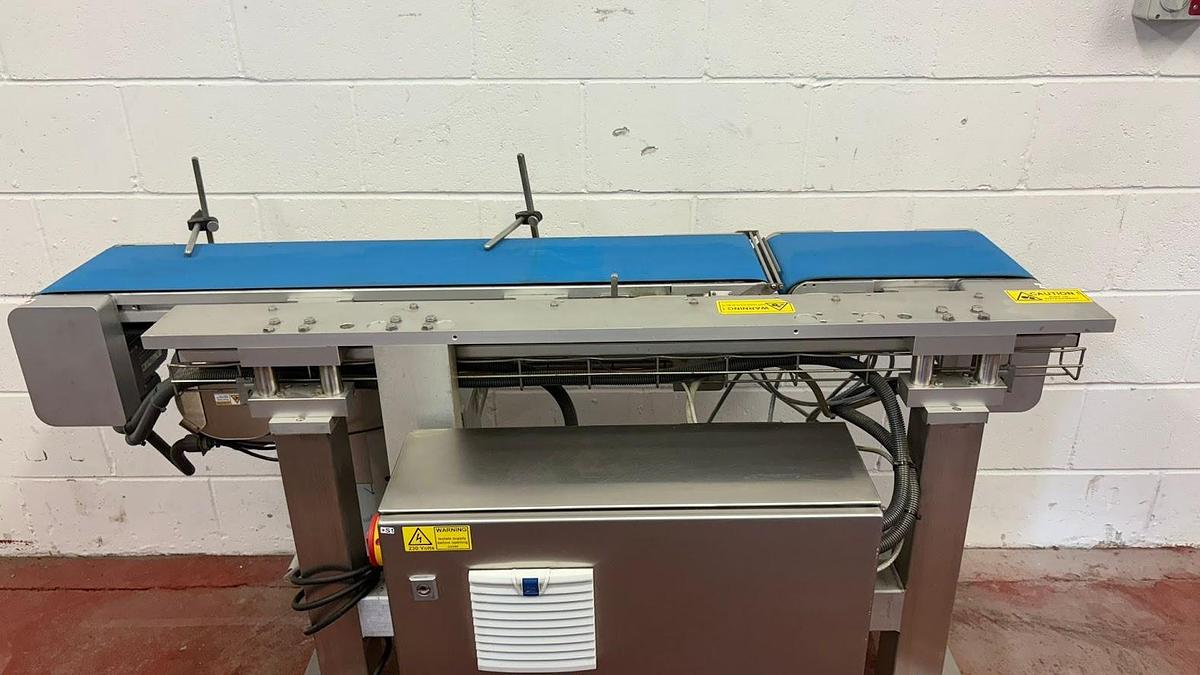 As new HERMA BOTTOM LABELLER - MODEL 552c