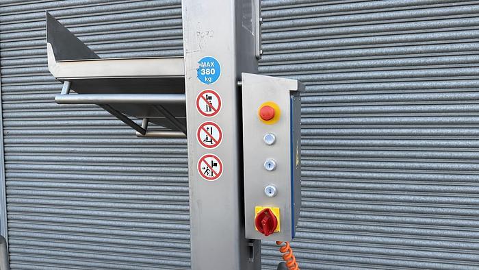 As new ORBMIX MOBILE TOTE BIN HOIST