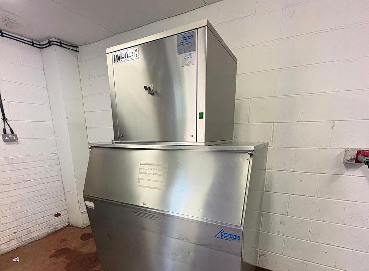 As new ZIEGRA ICE MACHINE