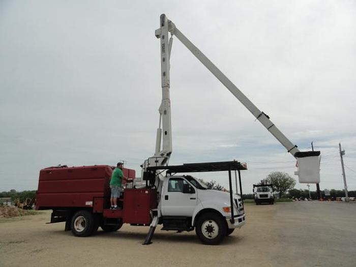 Used 2011 versalift V0270E
