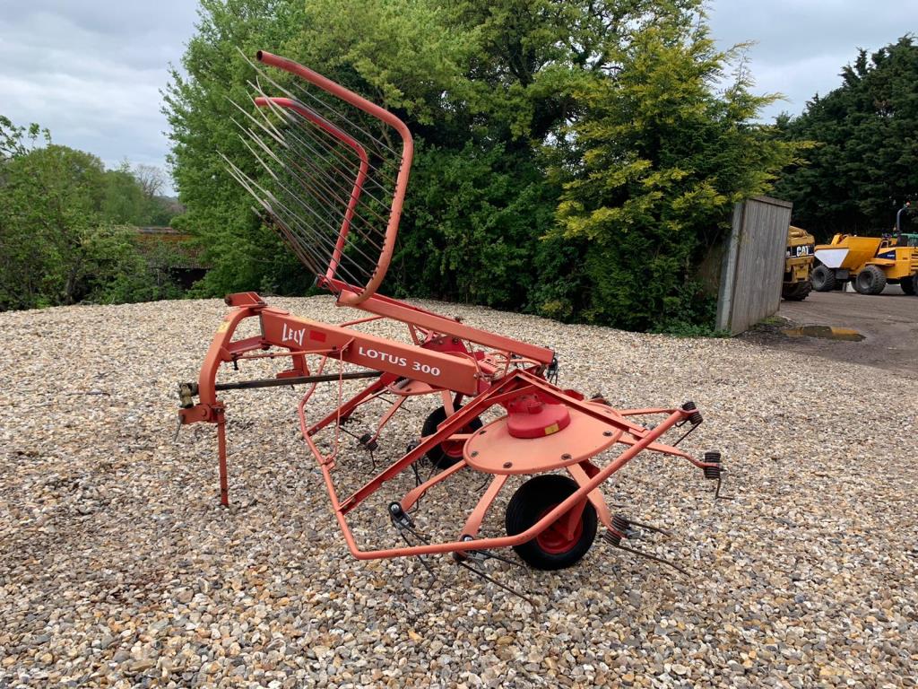 Used Lely Lotus 300 Tedder Rake