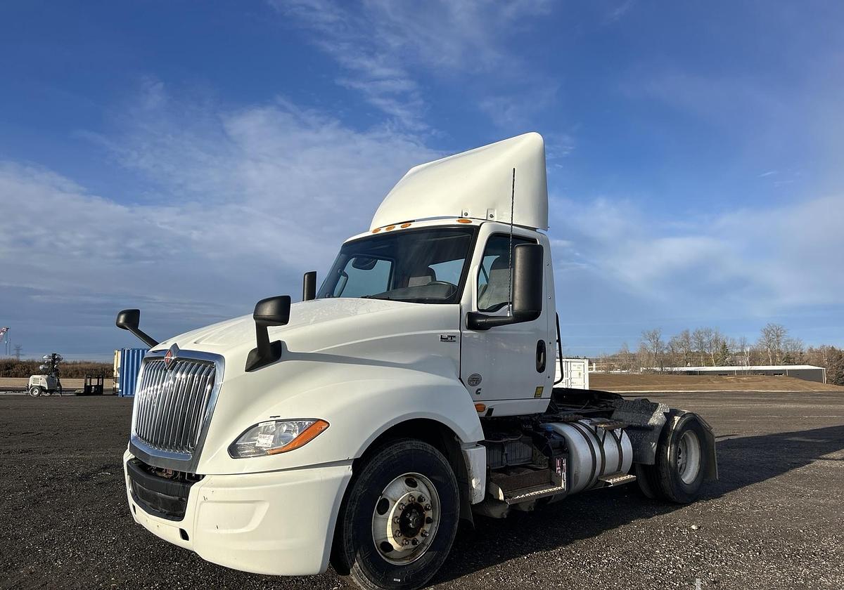 Used 2020 International LT625 4x2 S/A Day Cab Truck Tractor