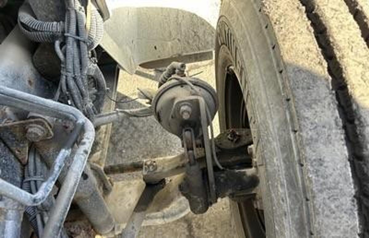 Used 2015 International 4300SBA 4x2 hi-rail service truck