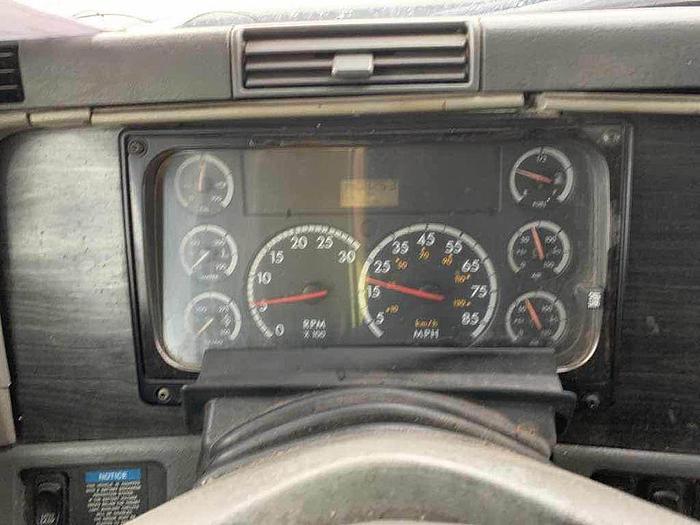 Used 2005 FREIGHTLINER COLUMBIA 8 CAR carrier working daily $39,995