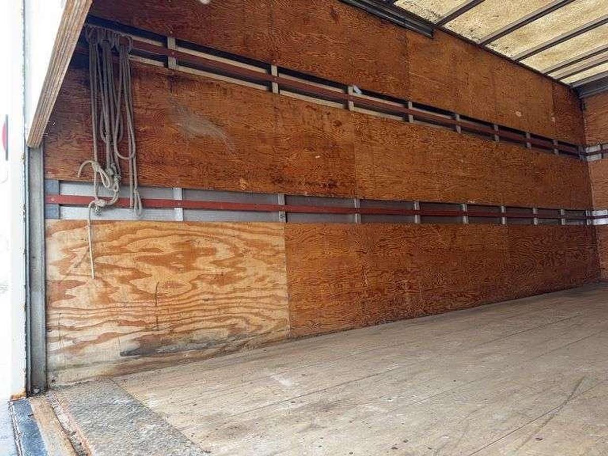 Used 2010 HINO 185 LIMITED 18' STRAIGHT TRUCK