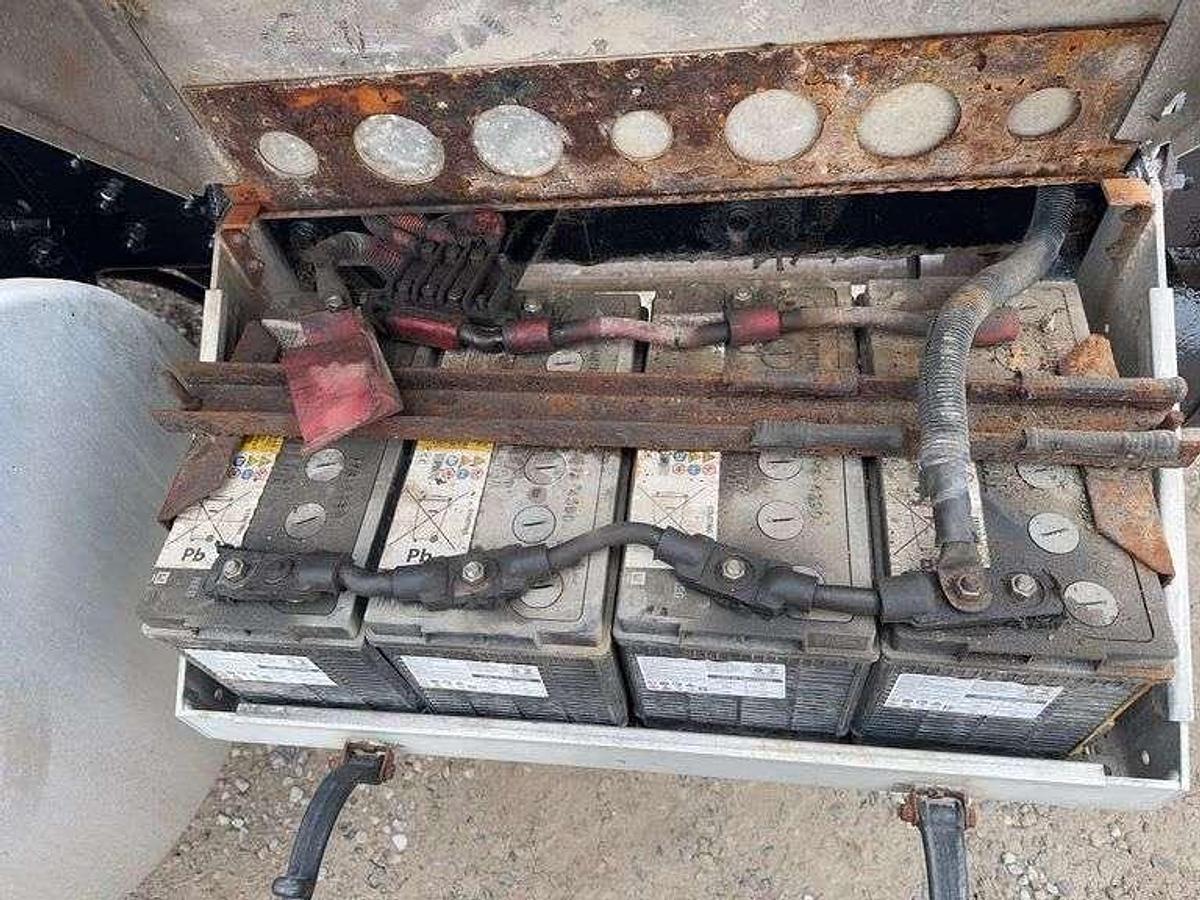 Used 2008 FREIGHTLINER M2 112 DAY CAB & CHASSIS