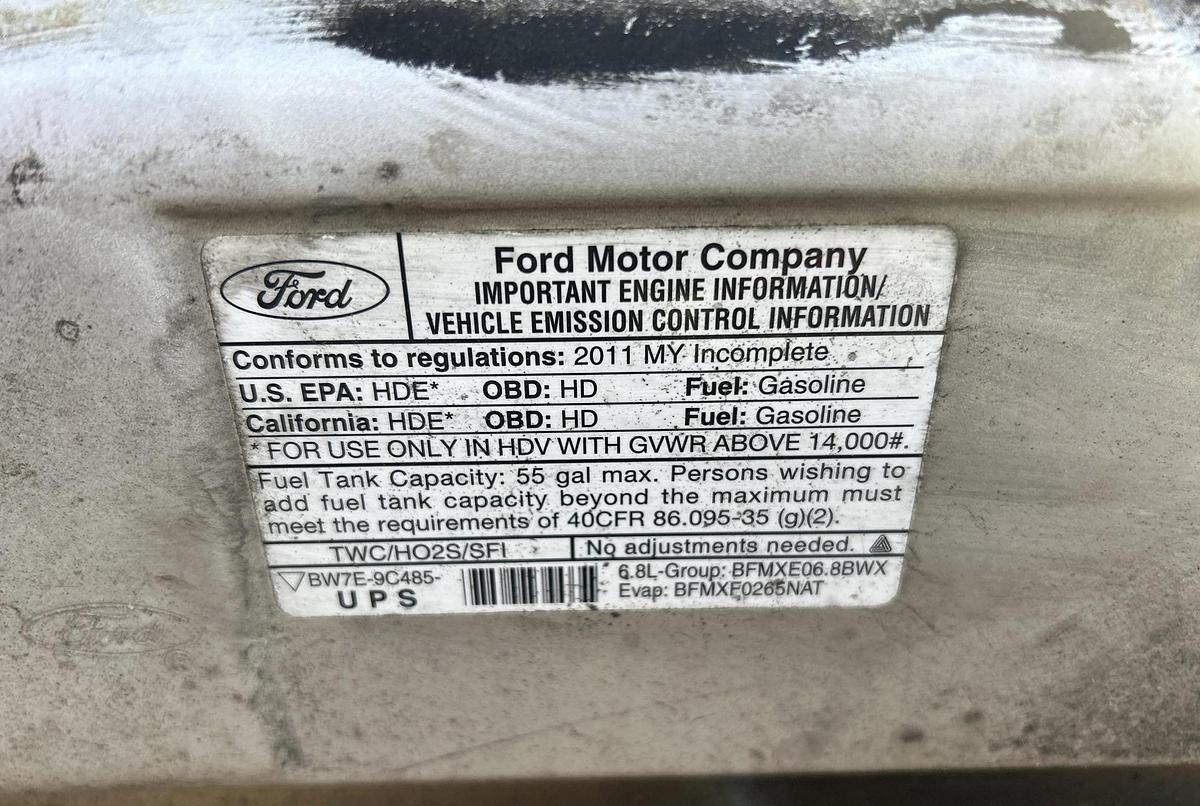 Used 2011 Ford E-450 4x2 18-seat bus