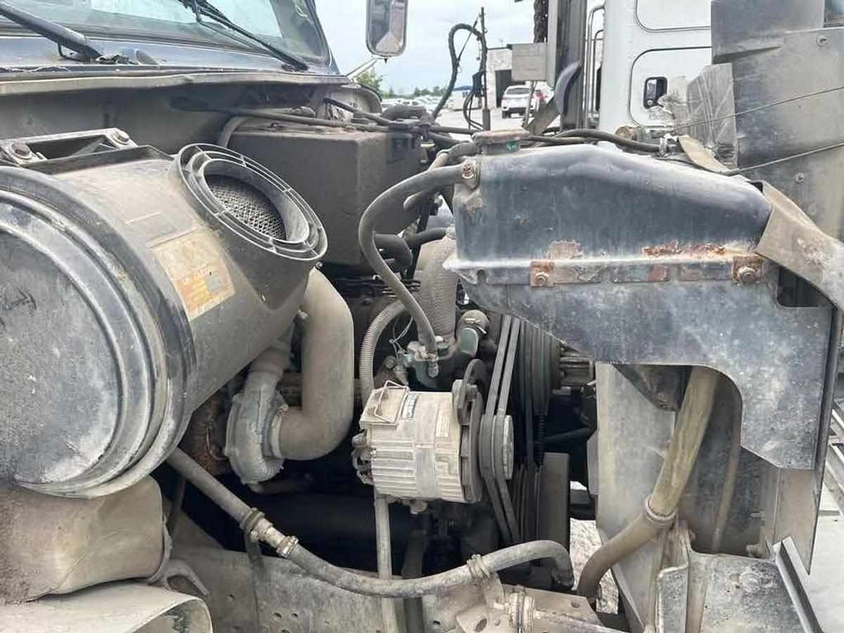 Used 1990 INTERNATIONAL 4000 4700 Garbage Truck