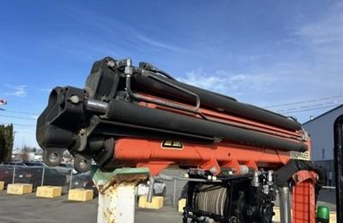 Used 2015 International 4300SBA 4x2 hi-rail service truck