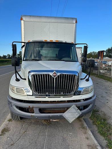 Used 2013 International 4300 straight truc 26’ curb entry, air brakes