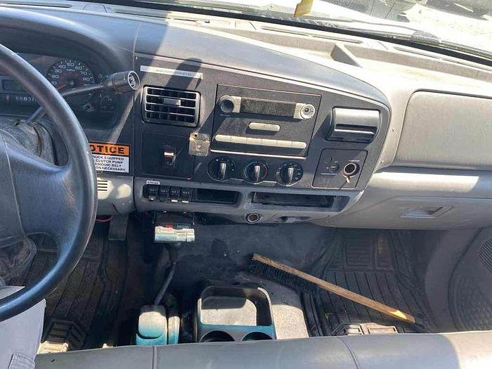 Used 2005 Ford F550 Super Duty bucket truck