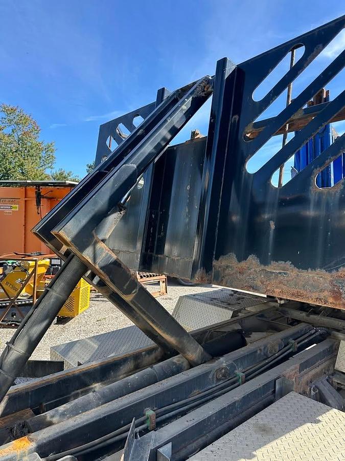 Used 2015 FREIGHTLINER M2 106 106 medium duty hook lift