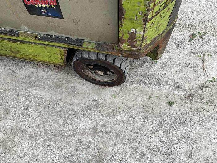 Used 1994 CLARK ECS30 ELECTRIC FORKLIFT everything works only$3500