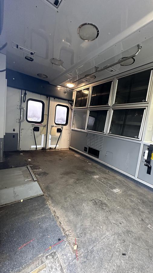 Used 2011 Ford Econoline CUTAWAY, 6.8L V10 SOHC 20V