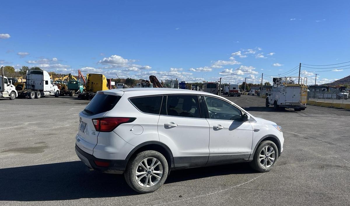 Used 2019 Ford Escape AWD SUV only 32,986km