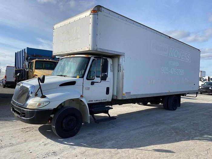 Used 2005 INTERNATIONAL 4200 LP low kms moving box truck w ramp hitch