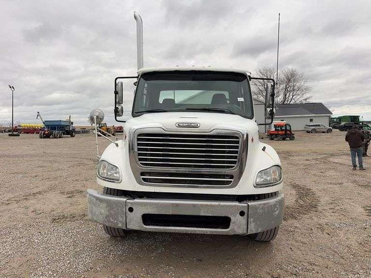 Used 2008 FREIGHTLINER M2 112 DAY CAB & CHASSIS