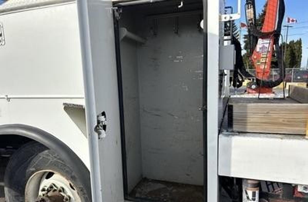 Used 2015 International 4300SBA 4x2 hi-rail service truck