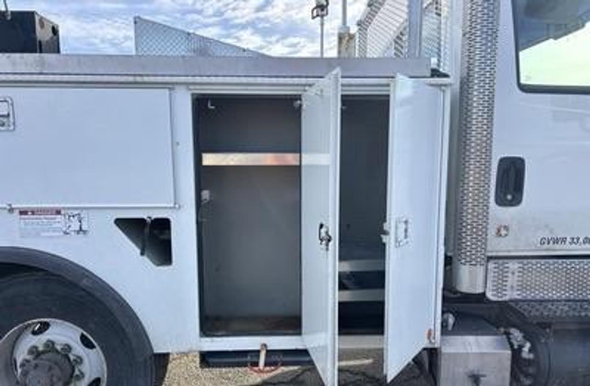 Used 2015 International 4300SBA 4x2 hi-rail service truck