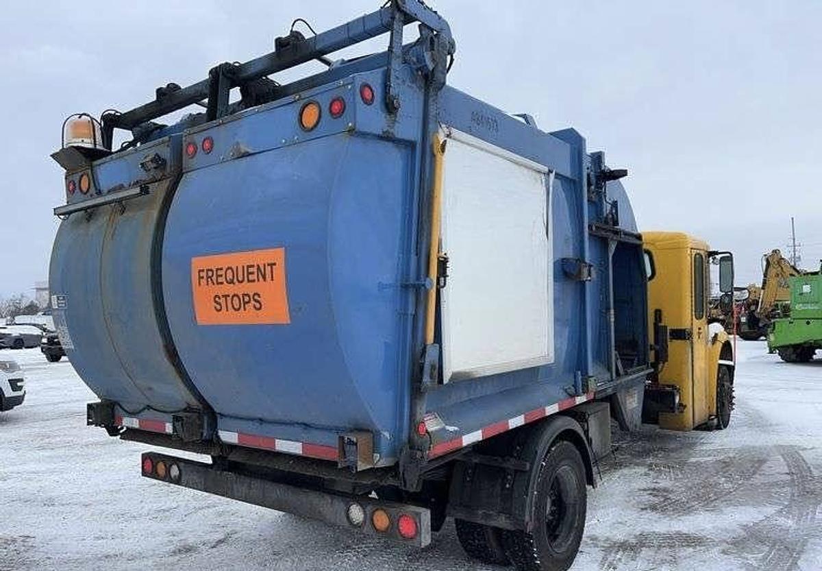 Used 2018 Freightliner M2 106 T/A Refuse Truck