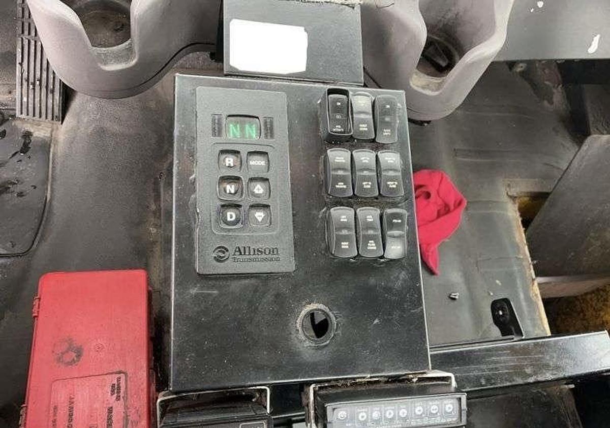 Used 2018 Freightliner M2 106 T/A Refuse Truck