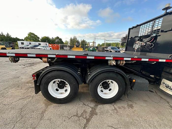 Used 2009 INTERNATIONAL 9400 ROLL OFF recovery deck with plow