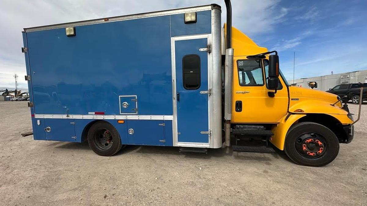 Used 2011 International 4300 SBA 4x2 service truck