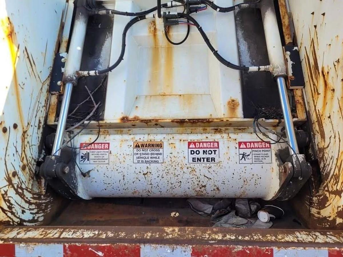 Used 2012 Ford F550 XL SD S/A refuse truck