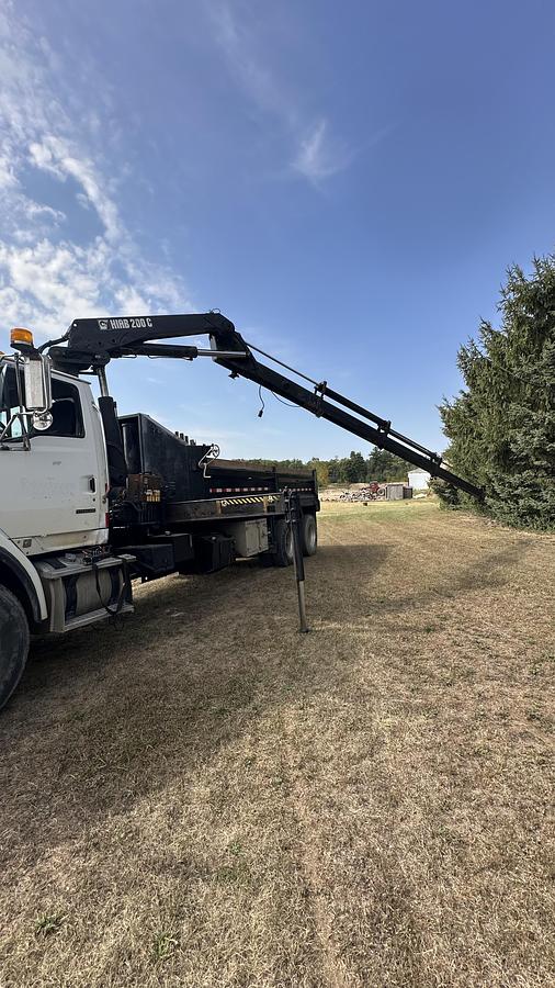 Used 2005 Sterling L9500 6x4 Boom Truck 2006 hiab 200-3 7000 kg knuckle boom