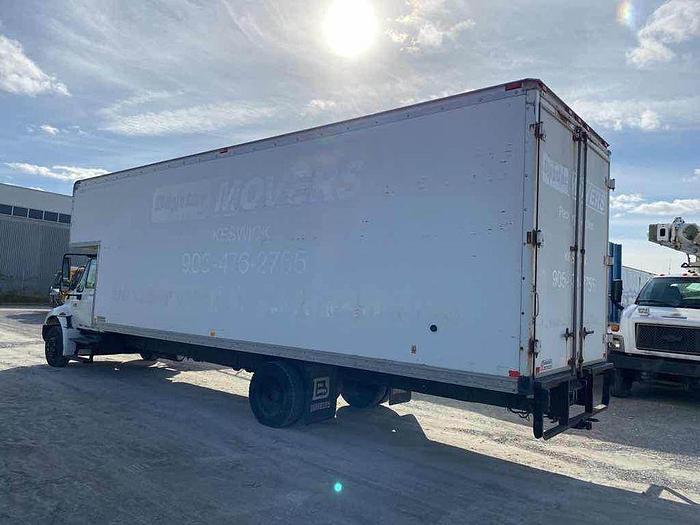 Used 2005 INTERNATIONAL 4200 LP low kms moving box truck w ramp hitch