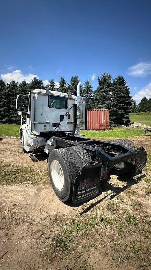 Used International 9200i SBA 4x2 cab and chassis