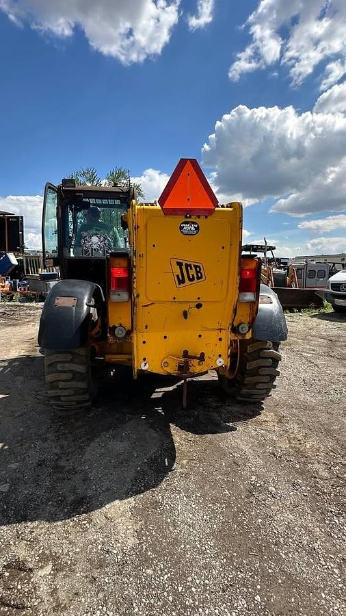 Used 2011 JCB 532 Loadall zoom boom