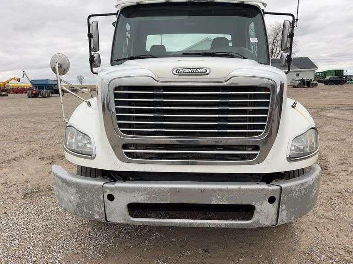 Used 2008 FREIGHTLINER M2 112 DAY CAB & CHASSIS