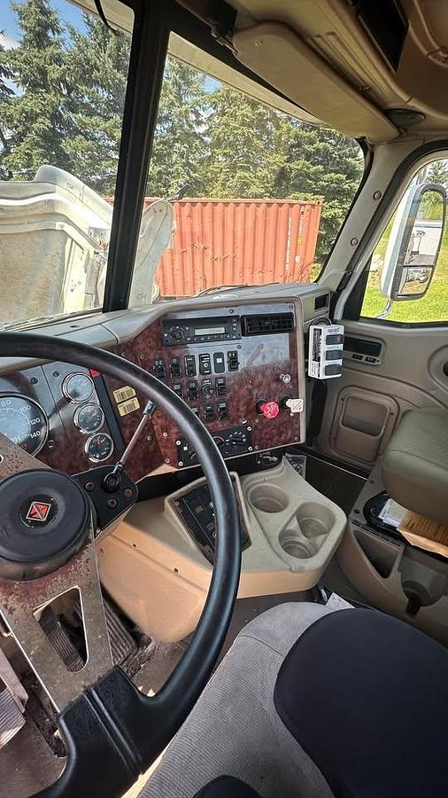 Used International 9200i SBA 4x2 cab and chassis