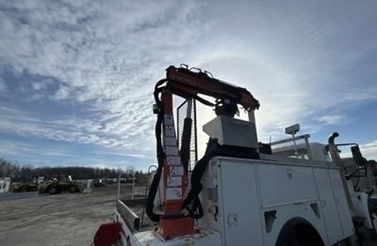 Used 2015 International 4300SBA 4x2 hi-rail service truck