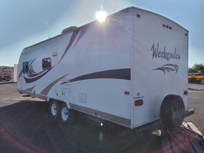 Used 2012 WEEKENDER 25' REAR BUNKS TRAVEL TRAILER $15,995.