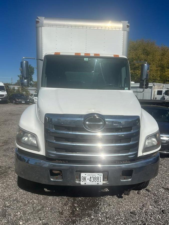 Used 2018 Hino 338 26ft box hydraulic tailgate
